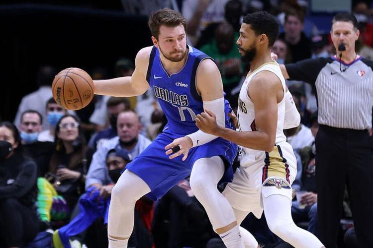 关键时刻力挽狂澜，球员力挺球队取胜