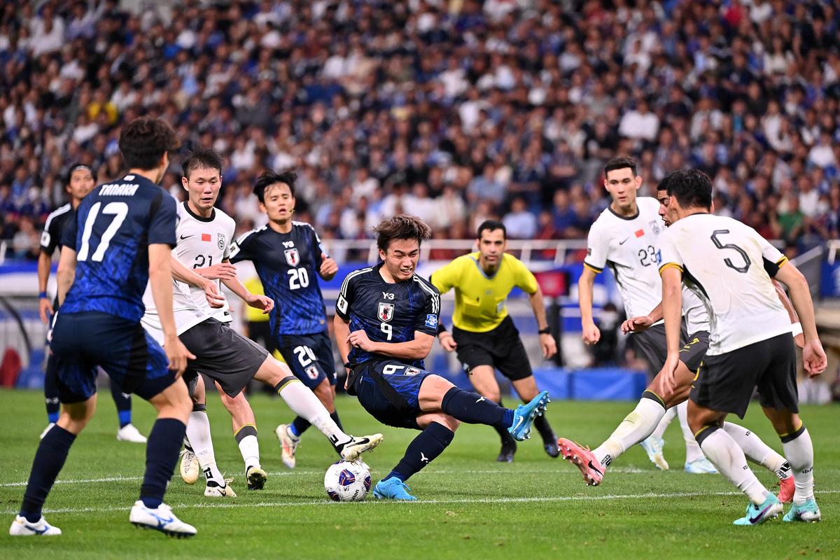 关于球队实力强劲，赛场上展现绝对优势的信息