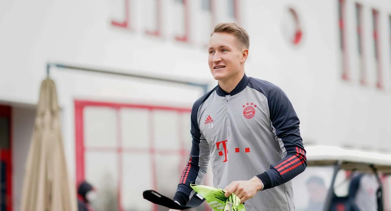 包含沙尔克主帅调整阵容，寻找获胜契机的词条