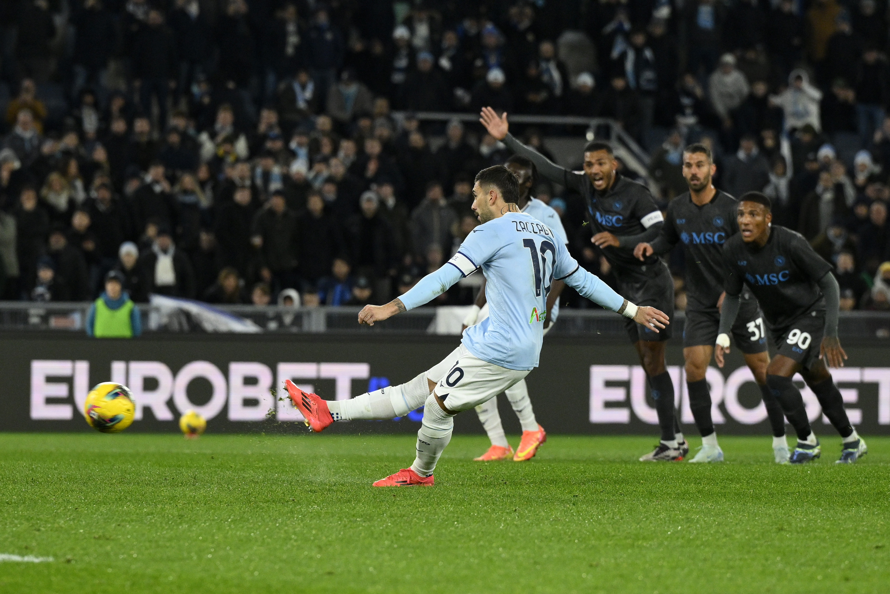 那不勒斯客场告捷，实力得到认可