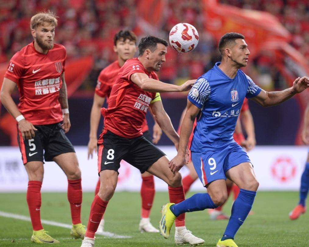 中超赛场上一幕幕惊心动魄的比赛引人入胜