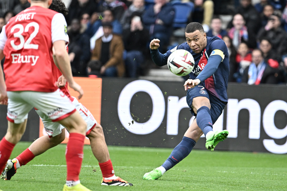 巴黎圣日耳曼踢平对手，形势严峻的简单介绍