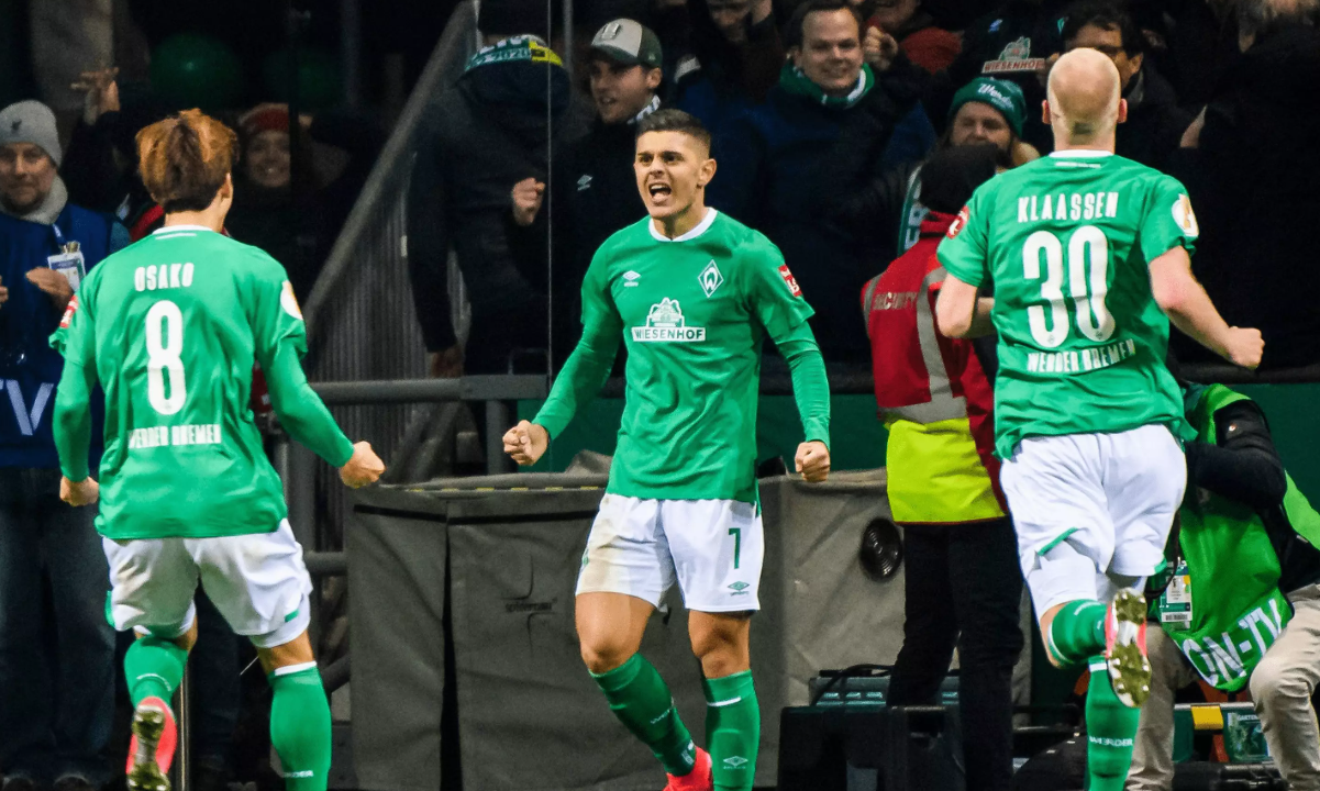 包含弗赖堡展现出色表现，主场力克对手的词条