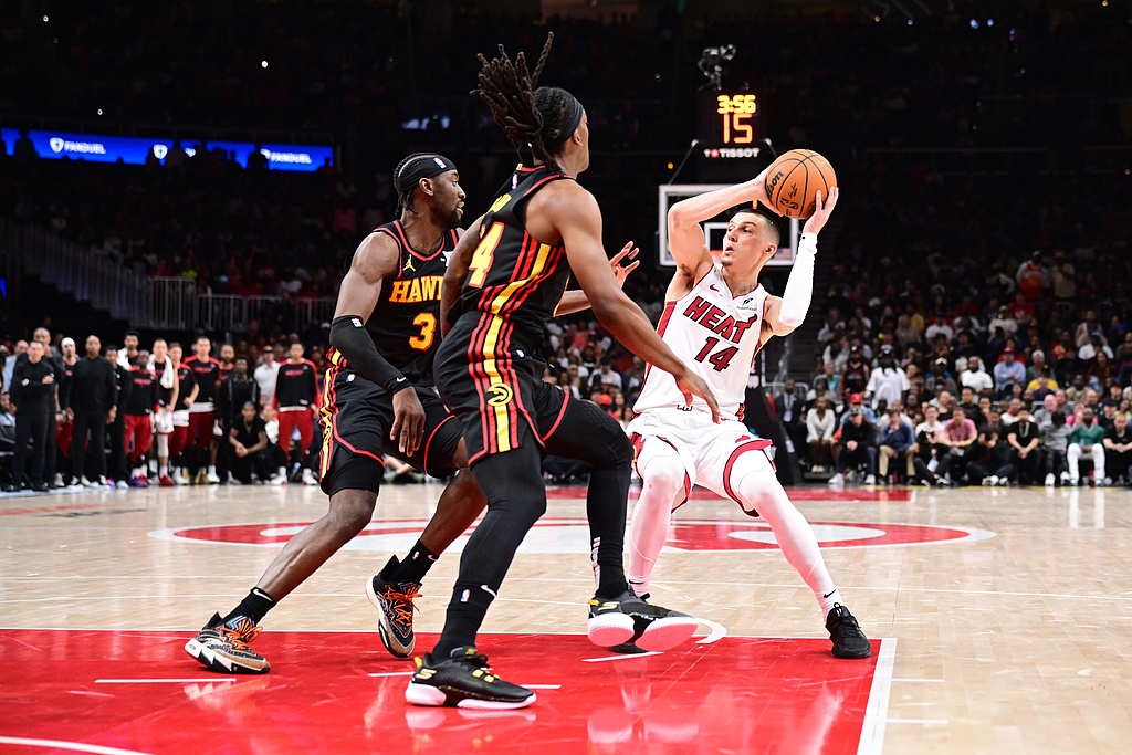 热火逆袭击败老鹰，继续保持不败