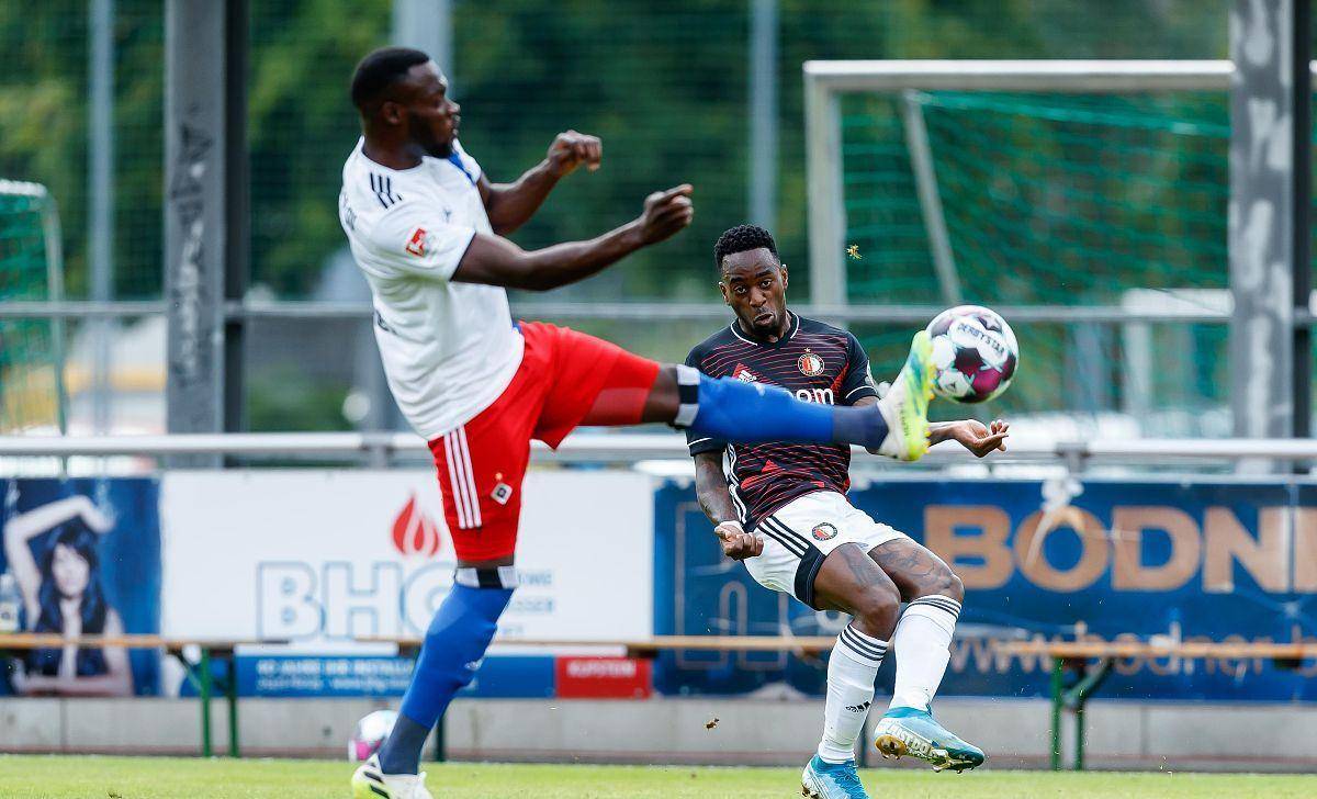 沙尔克04买下法兰克福后卫，引援仍在进行中！