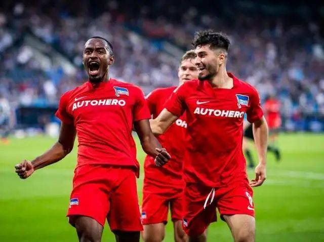 包含柏林赫塔客场战平门兴格拉德巴赫，积分保持不变的词条