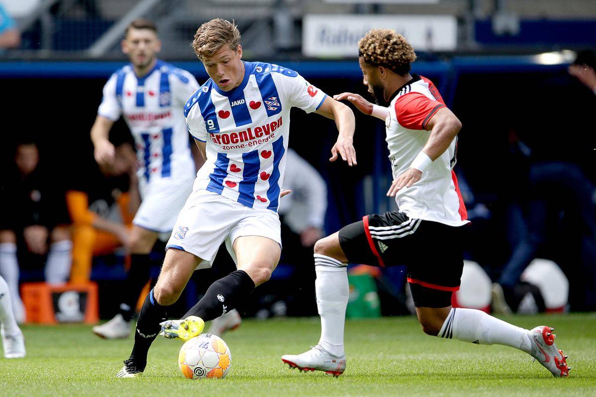 荷甲劲旅续约主力后卫，稳固球队防线