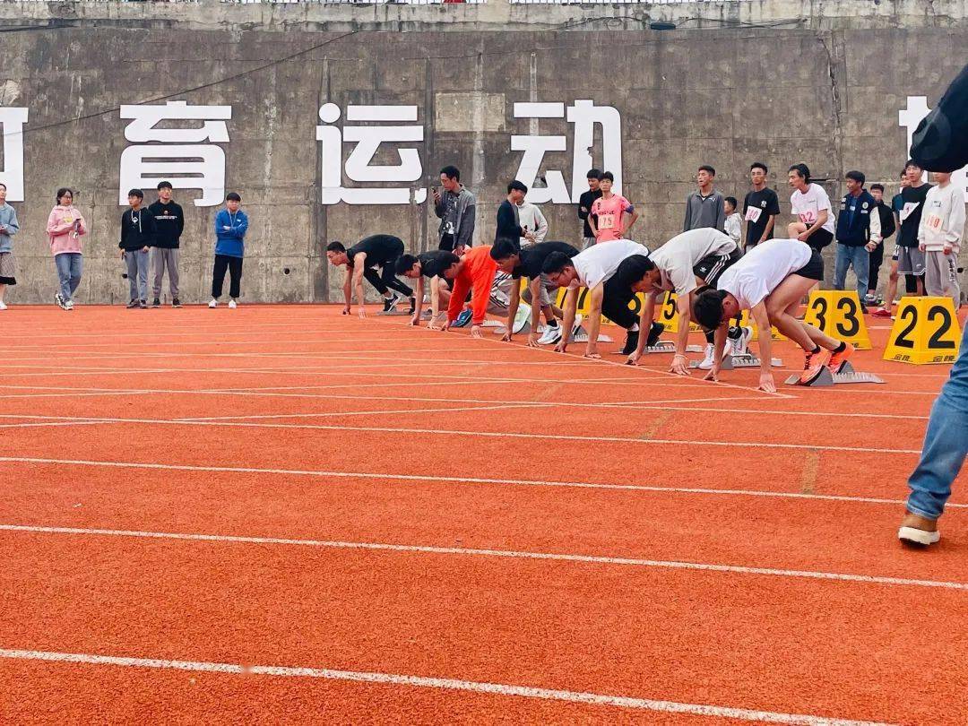 关于如火如荼！绿茵场上对决勇者气短的信息