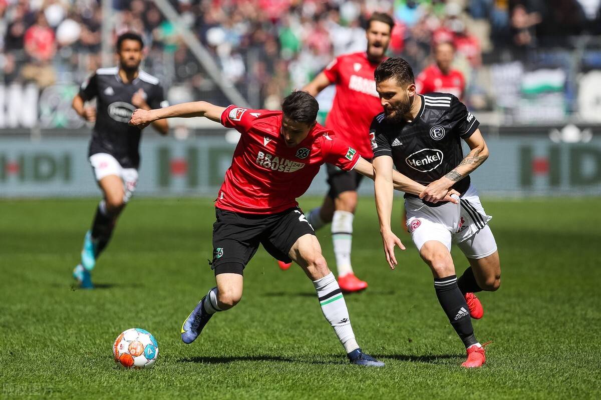 关于汉诺威96客场惨败多特蒙德，连续两战失利的信息