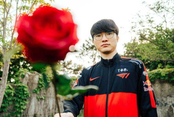 NS碾压T1，Faker极限生还后反打激烈交锋小组赛，强势挺进下一轮的简单介绍