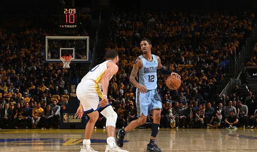 指挥官助马刺击败灰熊，重返季后赛赛场