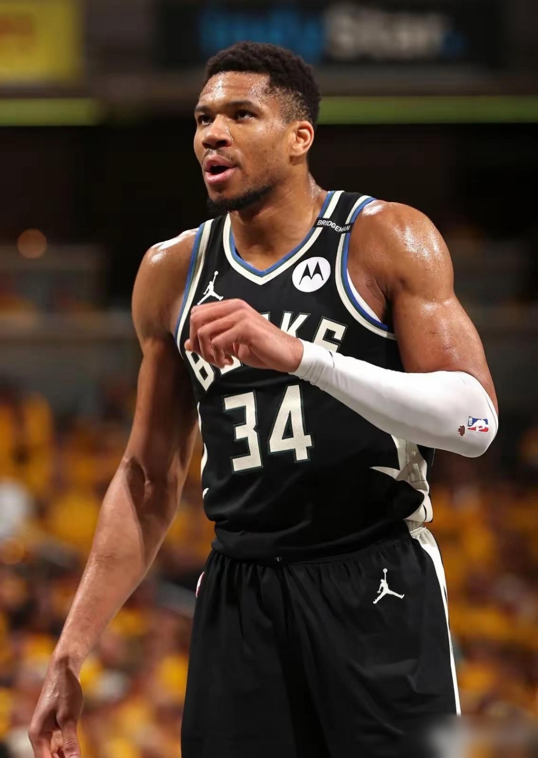 雄鹿战胜76人，字母哥再度成为球队最亮点