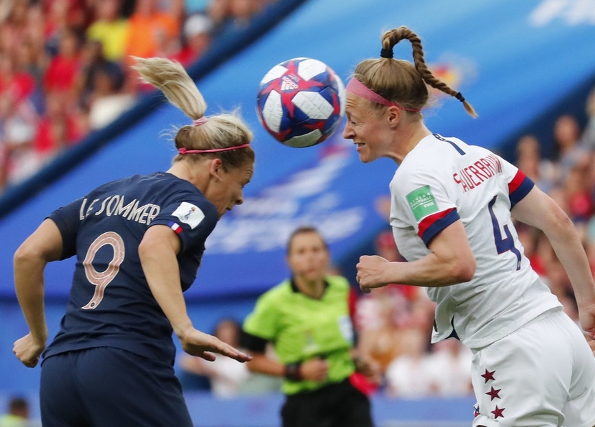 法国队险胜泰国队，安赛龙关键制胜