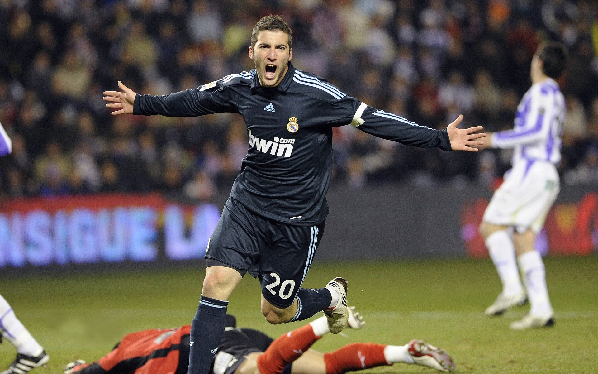 速度与激情，F1争冠赛道映照76人鏖战尼克斯的终极对决